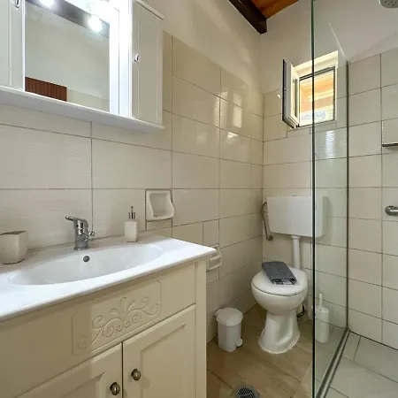 Barbara House Apartman Doukádes