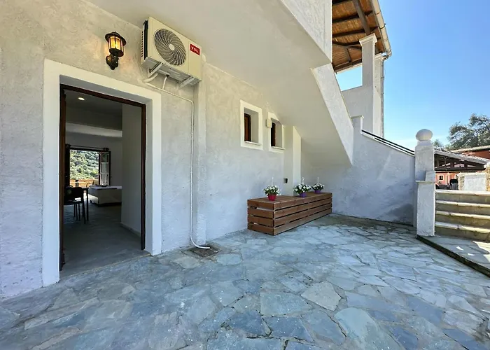 Barbara House Doukádes