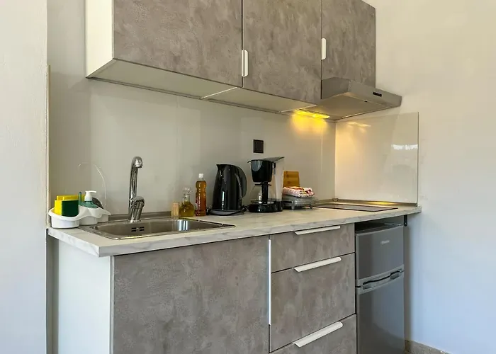 Barbara House Doukádes