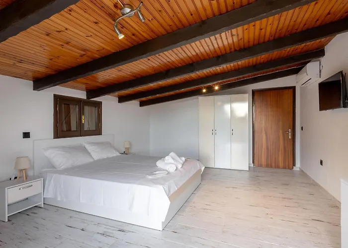 Barbara House Doukádes